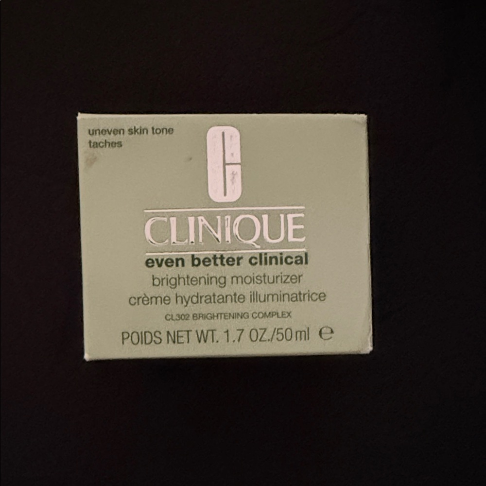 Clinique Even Better Clinical Moisturizer in Light Green